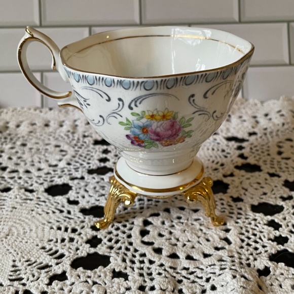 Vintage Royal Albert England Bone China Tea Cup ans Saucer Damask 2693 - Picture 9 of 13